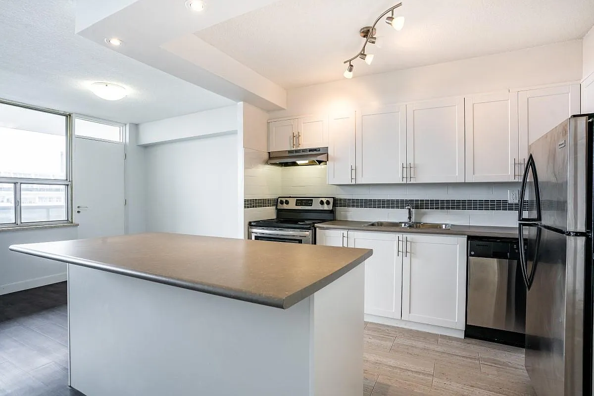 Davisville Village Apartments — Photo 1