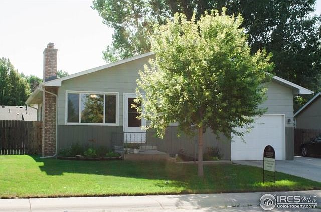 Cozy Ranch Style home in the heart of Windsor!