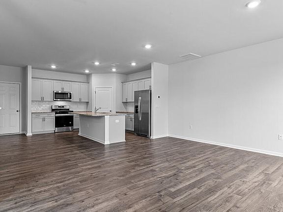 4th image of 901 Sculptor St