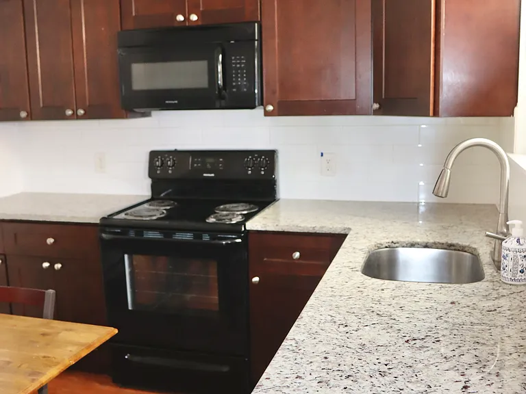 1503 W Seybert St #B — Photo 6