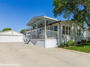 4060 Berwick Dr, Des Moines, IA 50320