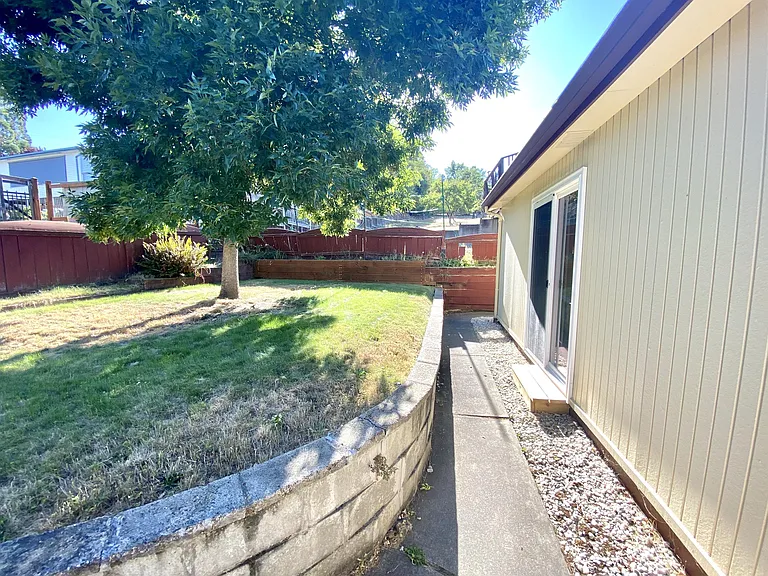340 Wiley St — Photo 14