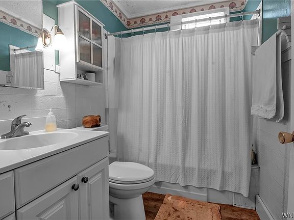 2nd image of 162 Hyland Pl