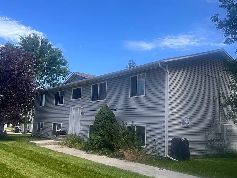 2409 Leo Ave — Photo 2