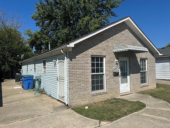 3rd image of 23245 Stewart Ave