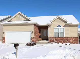 2611 Westbrook Dr, Bloomington, IL 61704