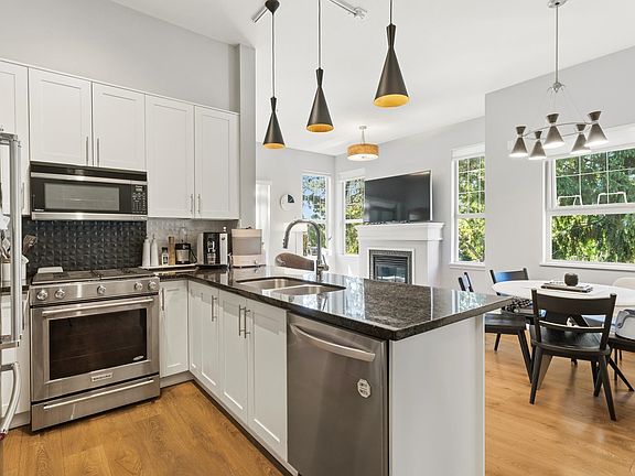 4th image of 4625 Valley Dr #2408