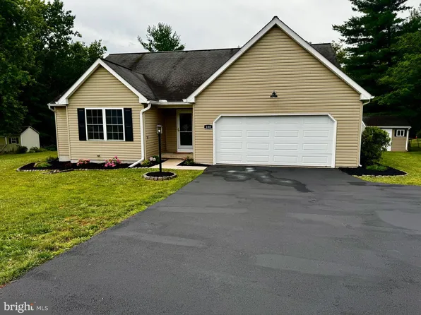 100 Cedar Dr, Dover, PA 17315
