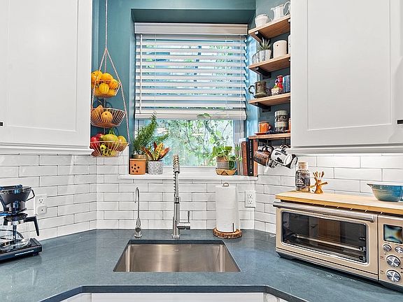 4th image of 133 Lafayette St APT 2R