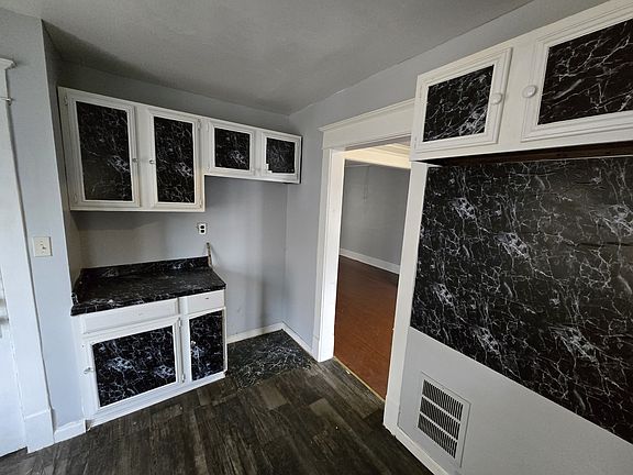 2nd image of 320 Dartmouth Ave