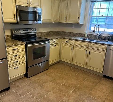 5th image of 1429 Everett Ave APT 4
