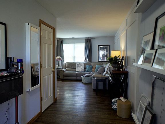 2nd image of 123 Mimosa Ct