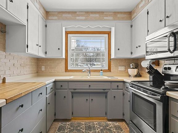 5th image of 2405 11th Ave NW