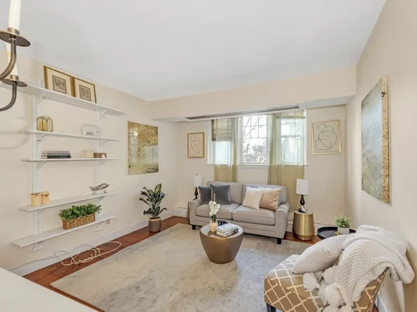 48 Robinwood Ave APT W2, Boston, MA 02130