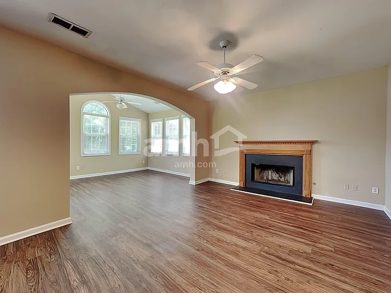 1852 Clear Springs Ln — Photo 9