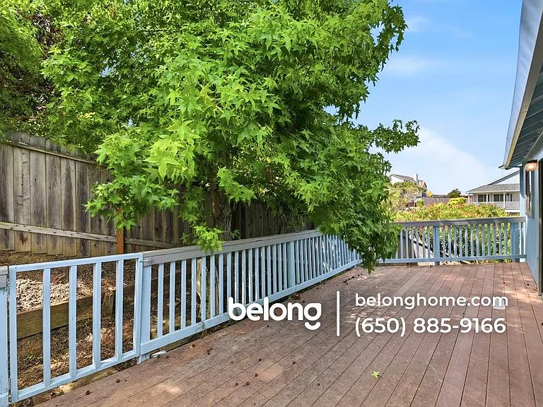 23460 Lakeridge Ave — Photo 4