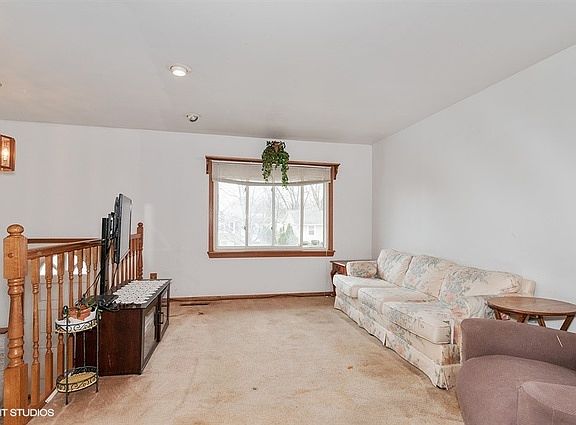 2nd image of 1312 N Green Meadows Blvd