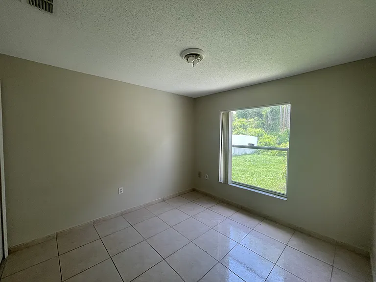 569 Pinehurst Cv — Photo 8