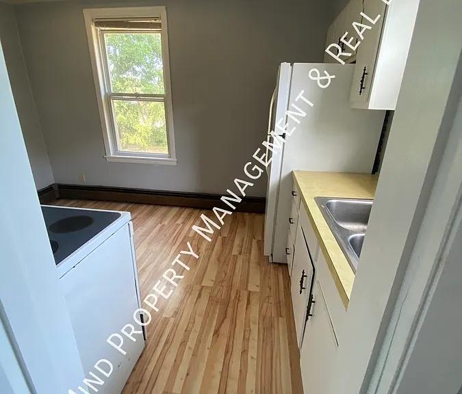 832 Elm St #2R — Photo 4