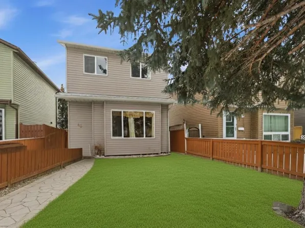 43 E Martindale Ct NE, Calgary, AB T3J 2V8