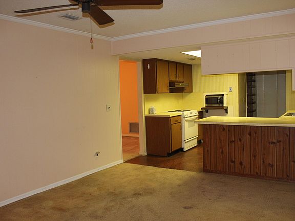 3rd image of 1678 Debbie Ln