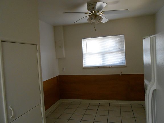 Kitchen table area
