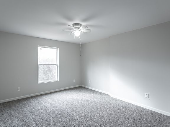 4th image of 75 Ferncliff Dr