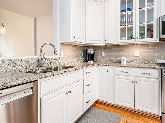5th image of 14 Stony Brook Dr #516