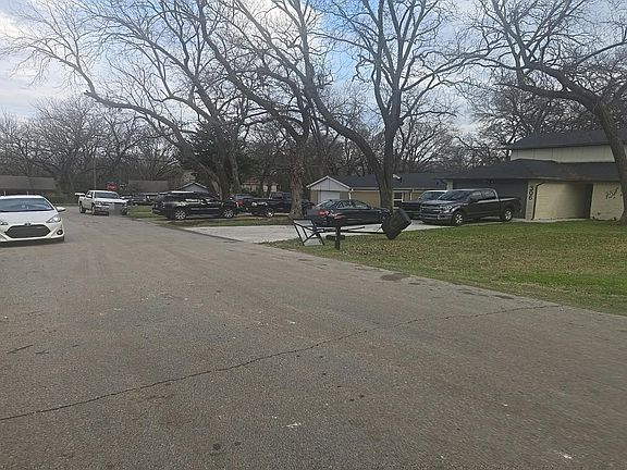 4th image of 306 Linkview Dr