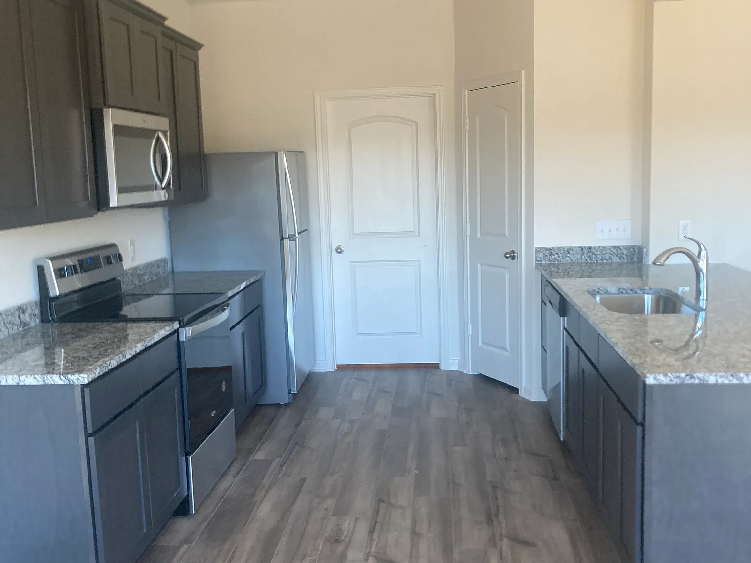 4 bed, 2.5 bath, 2209 sqft, $2,195 — Photo 4