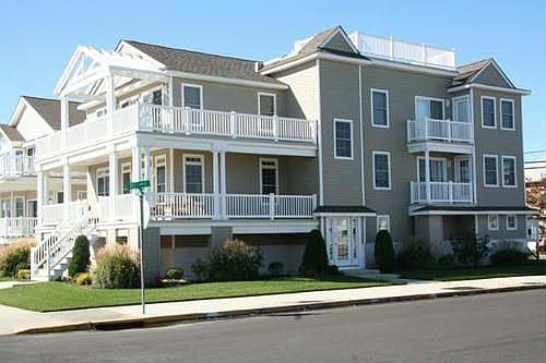 2nd image of 2100-02 West Ave APT 2