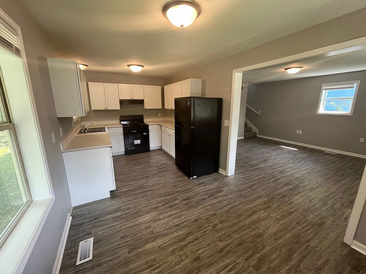 Just Renovated! New Kitchen, Floors, Paint, and more! 4 Bed, 2 Bath. Garage and Private Parking — Photo 3