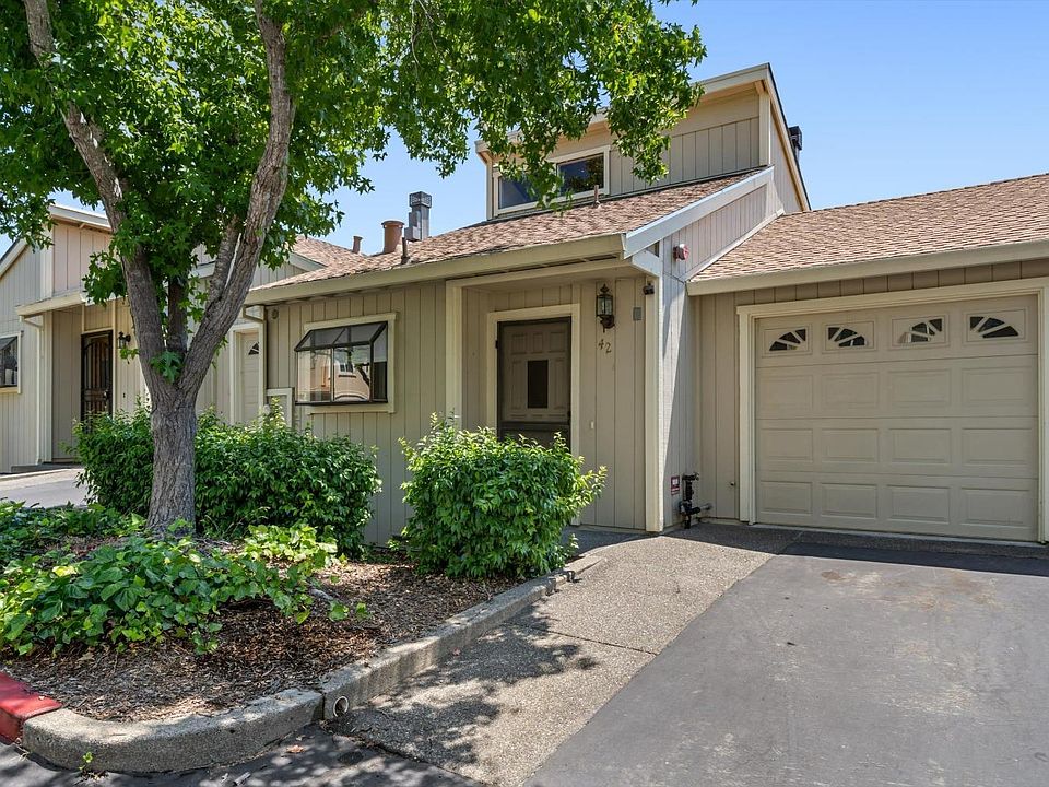 1st image of 42 Acorn Circle
