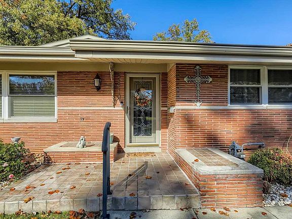 4th image of 2410 Bayard Park Dr