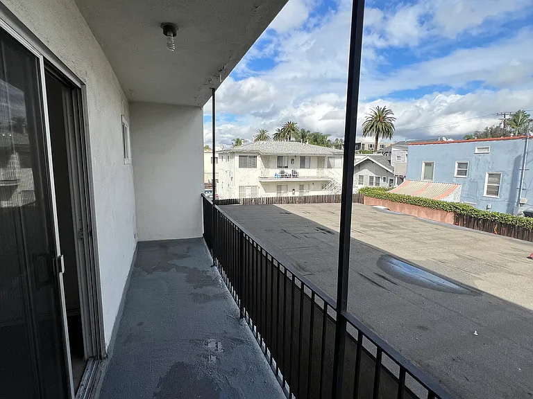2611 E. Broadway — Photo 35