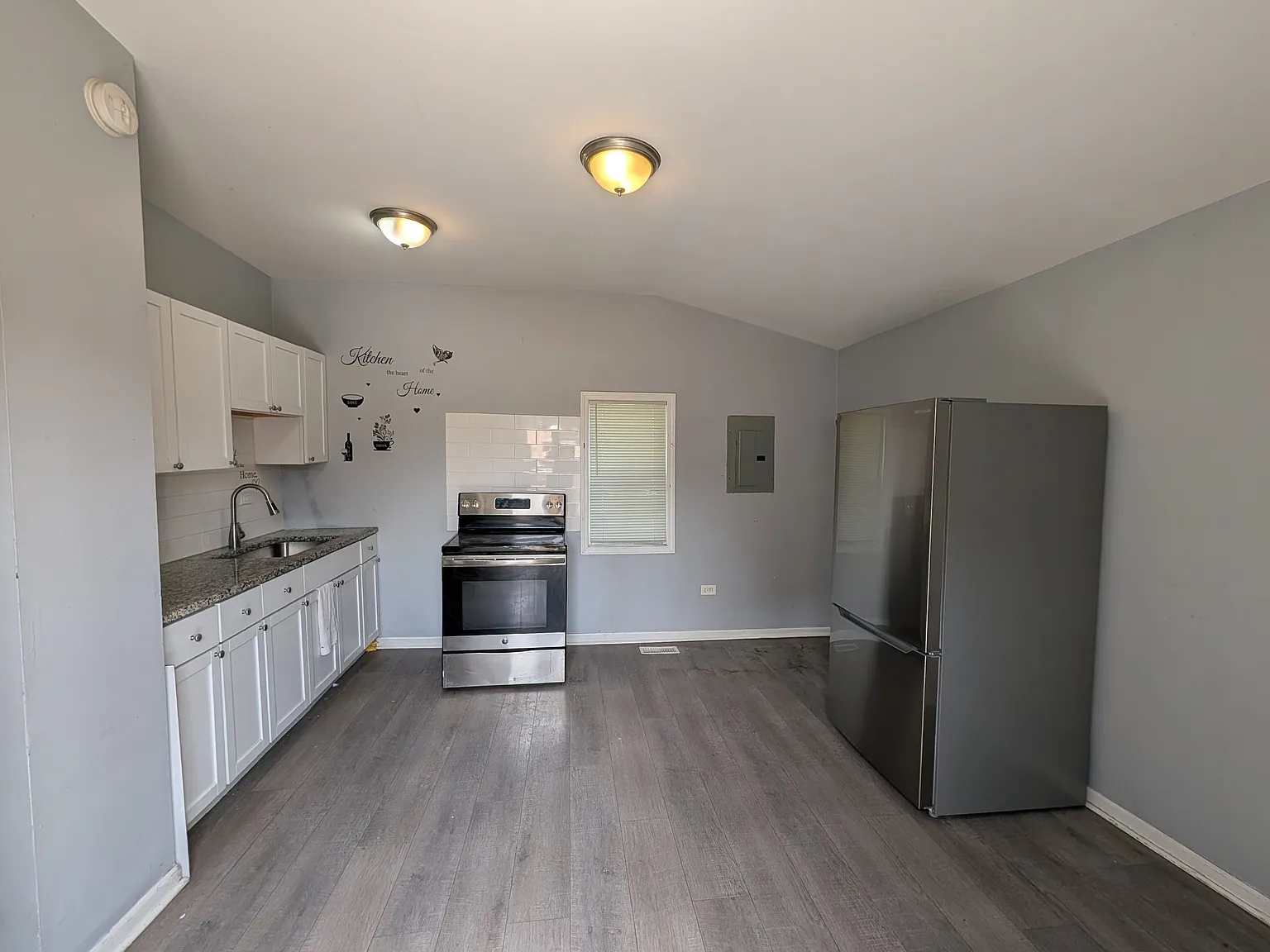 2 bed, 1000 sqft, $1,300 — Photo 3