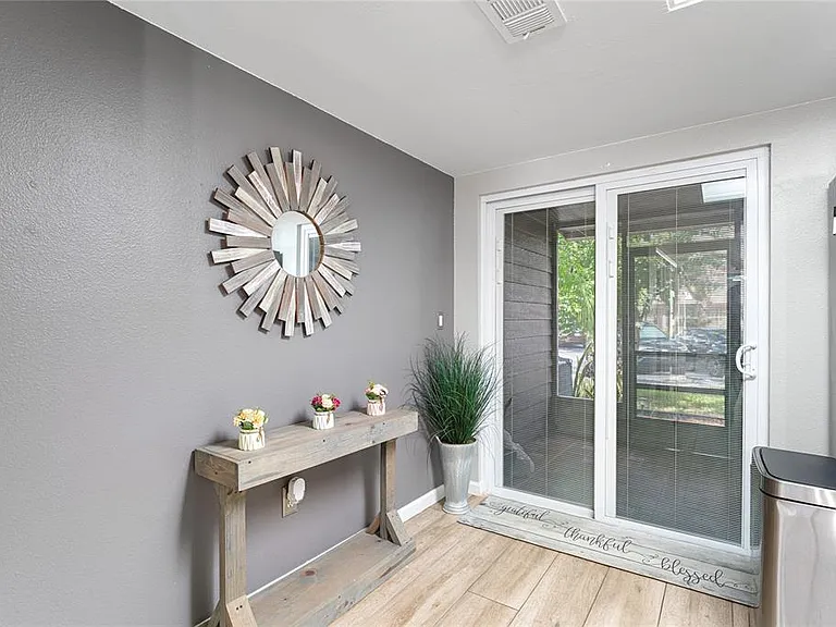 2304 Fletchers Point Cir — Photo 14