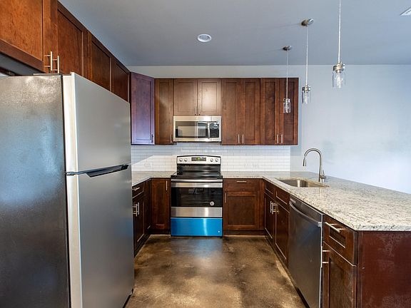3rd image of 5800 Club House Dr
