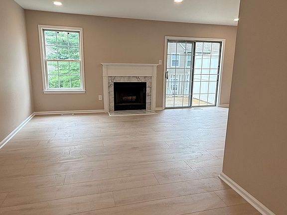 4th image of 173 Queensbury Pl