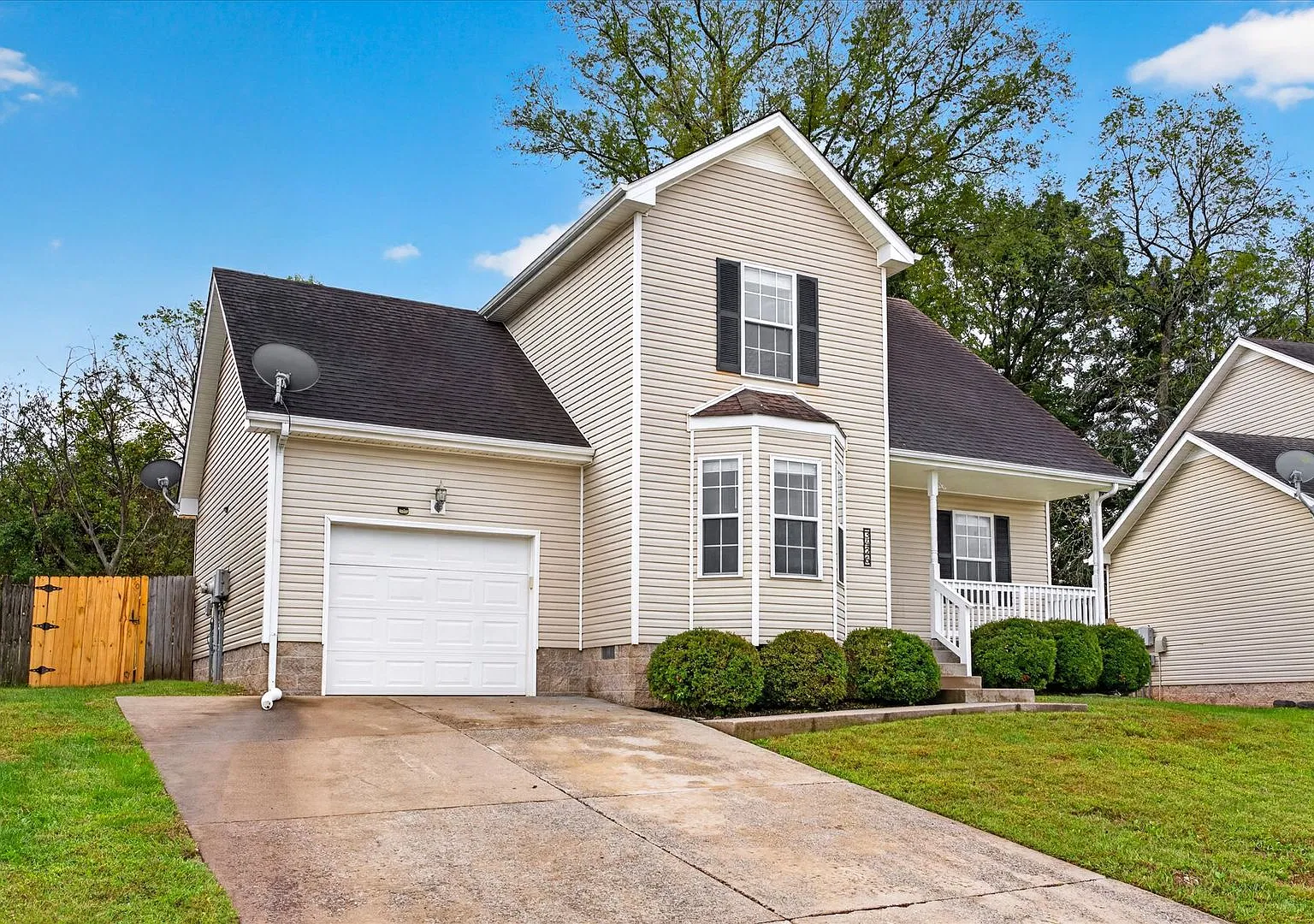 Pet Friendly Four Bedroom! — Photo 2