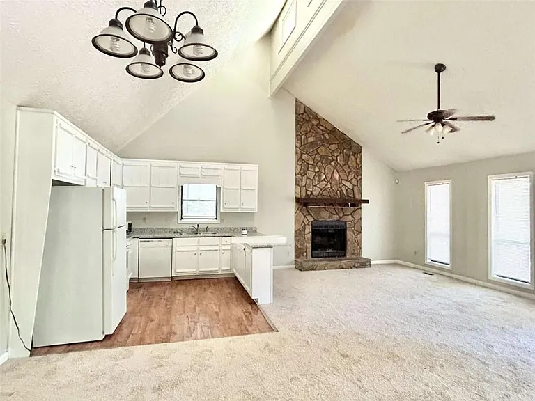 5995 Sutton Pl — Photo 6