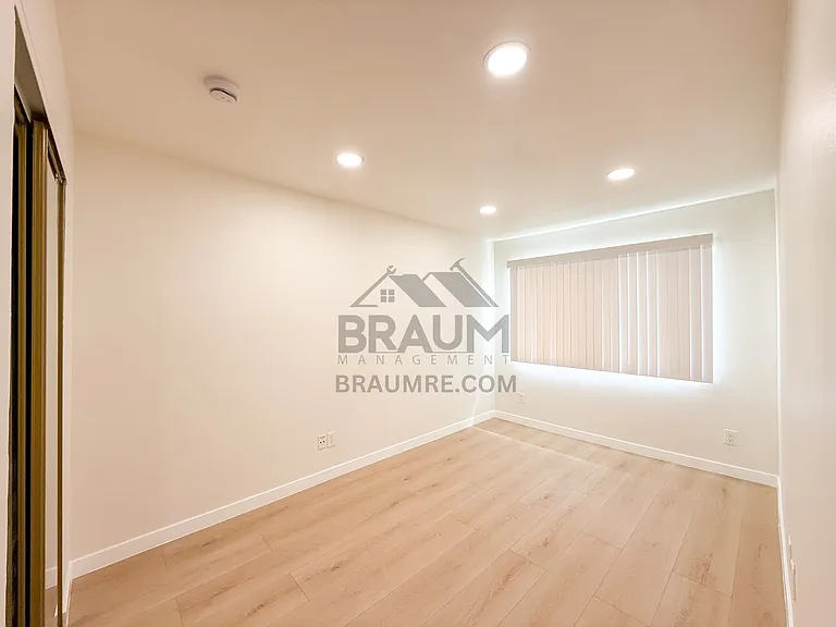 11839 BURBANK — Photo 11