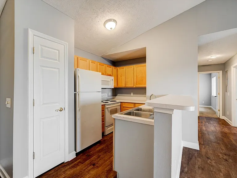 Cross Lake Apartments — Photo 155
