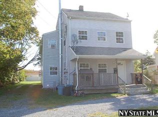 99 Grant Ave, Islip, NY 11751
