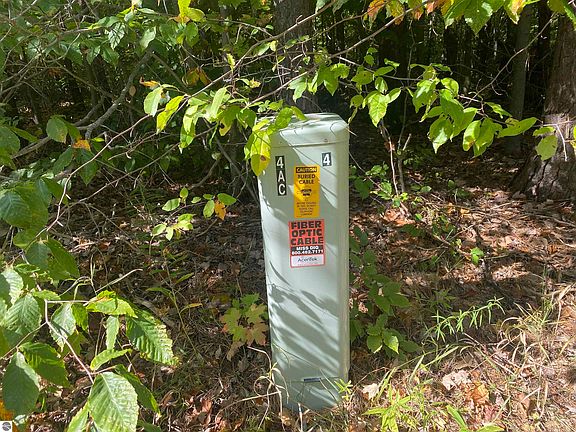 4th image of 0 Hiawatha Trl #385
