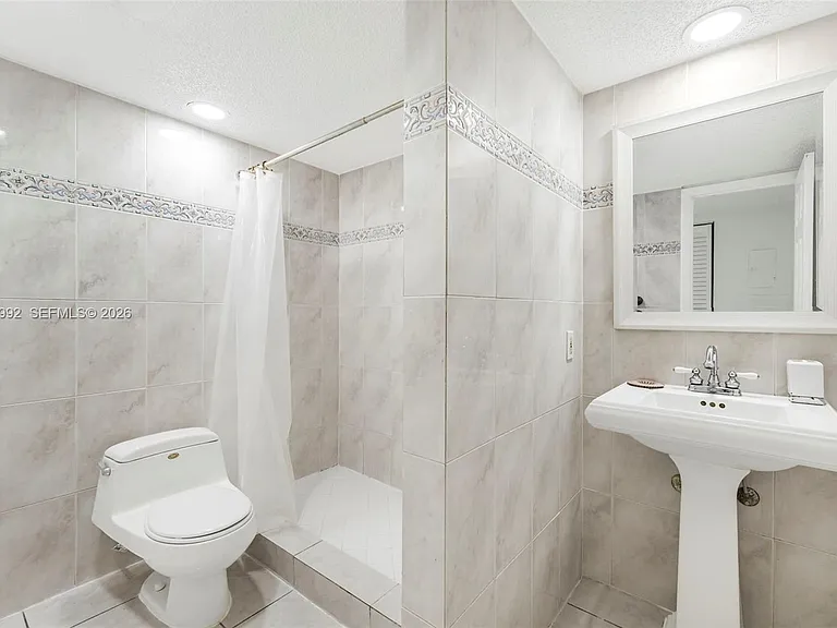 18001 N Bay Rd #505 — Photo 11