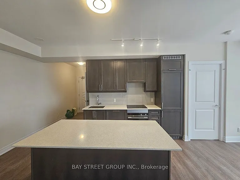 9075 Jane St #2009 — Photo 11