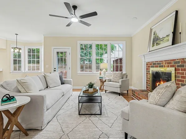 202 Park Valley Ln, Cary, NC 27519