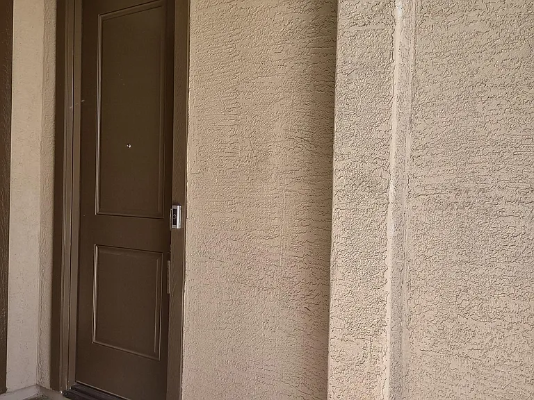 170 E Birchwood Pl — Photo 2