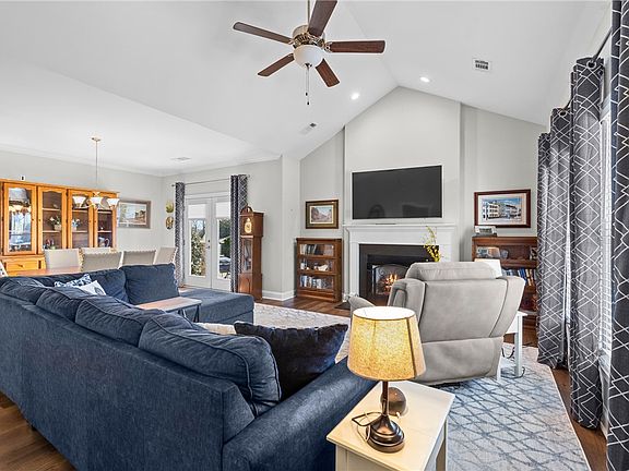 5th image of 212 Meridian Way